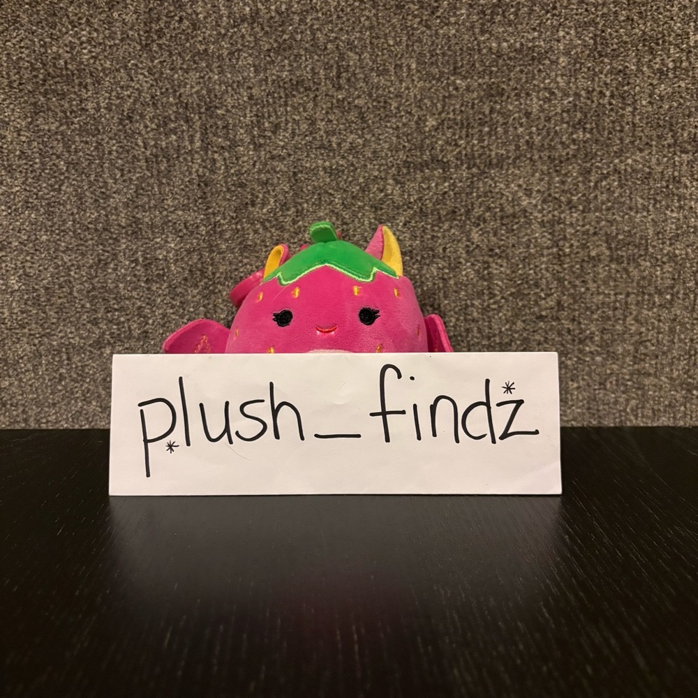Gwendolyn Strawberry Bat Squishmallow Clip - Picture 4 of 4